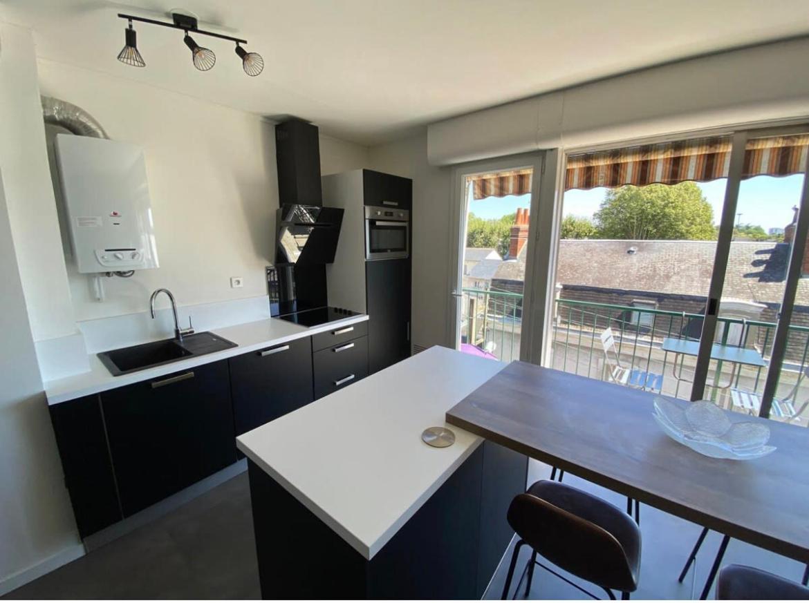 Appartement Vue Sur Les Toits De Tours Extérieur photo